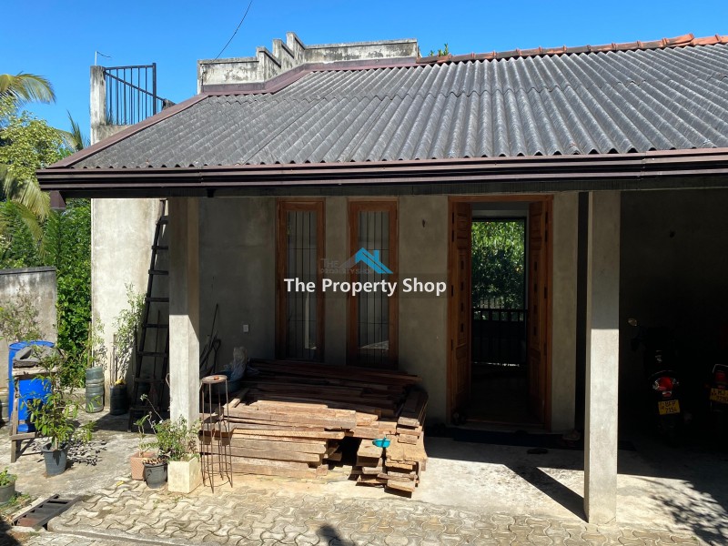 15P House for sale in "Owala road", Kiribathkumbura, Peradeniya.